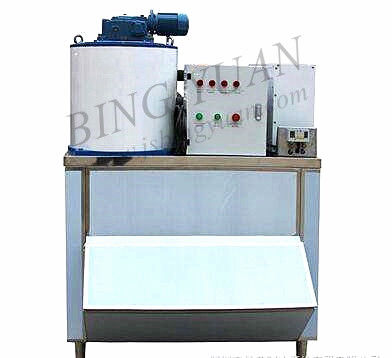 Máquina industrial del fabricante de hielo de la escama de 2.8KW 800KG, pequeña máquina de hielo de la escama